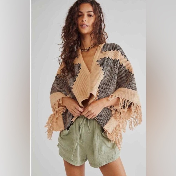 Fringed Tan and Black Sweater Poncho NWT - Picture 1 of 8